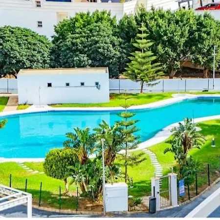 Piso Acogedor Con Piscina